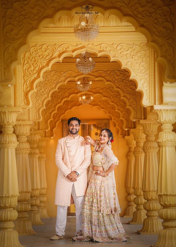 10 Beautiful Couple Poses for your Pre-Wedding photoshoots